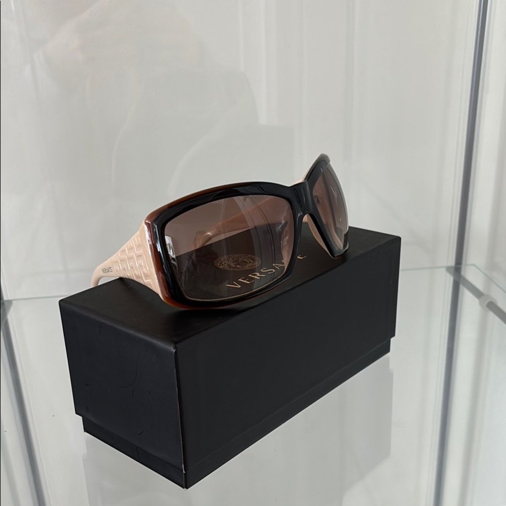 Versace Women's Sunglasses - Black and Tan